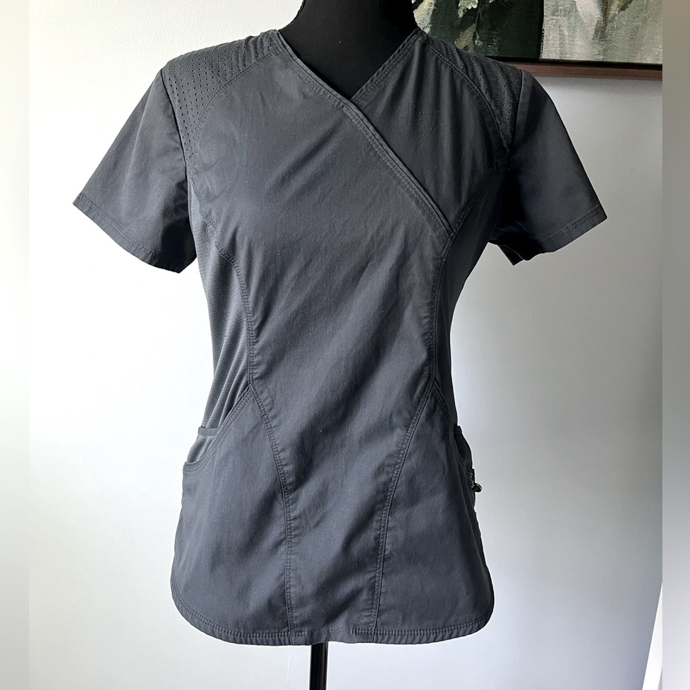 GUC Cherokee Luxe Sport Charcoal Gray Scrub Top